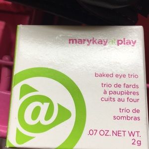 Mary Kay at play baked eye shadow trio💕